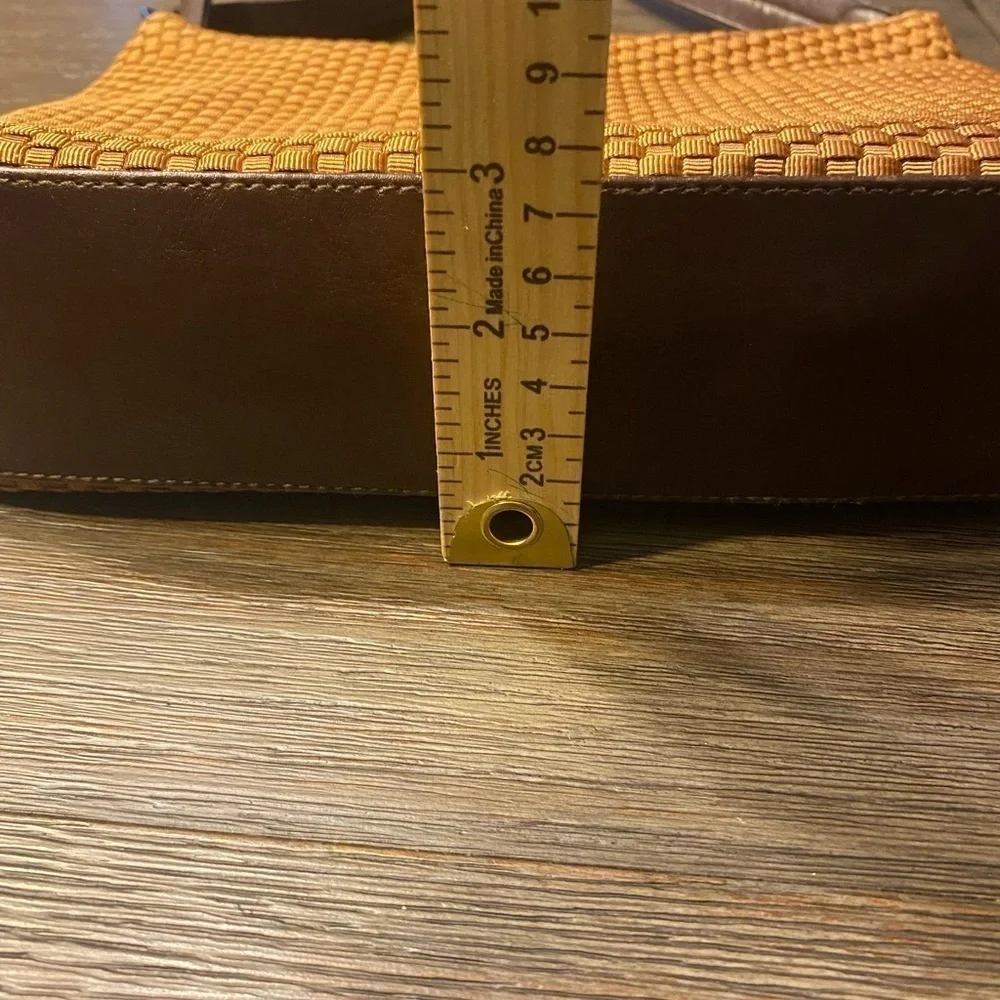 Coldwater Creek Small Brown Woven Shoulder Hand Bag Zip Closure Inside Pockets.